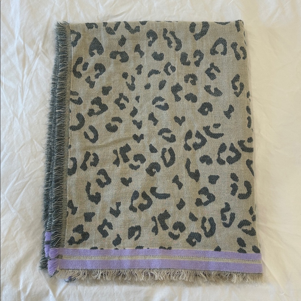 A&F Leopard Scarf - Picture 3 of 3